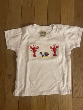 White Short-Sleeve Tee with Red Lobster Embroidery size 6 Mon